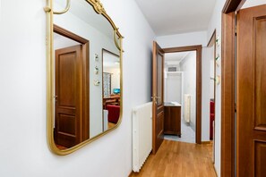 Unclassified image, 5 of 32, button