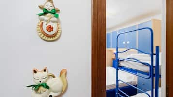 1 Schlafzimmer, Reisekinderbett