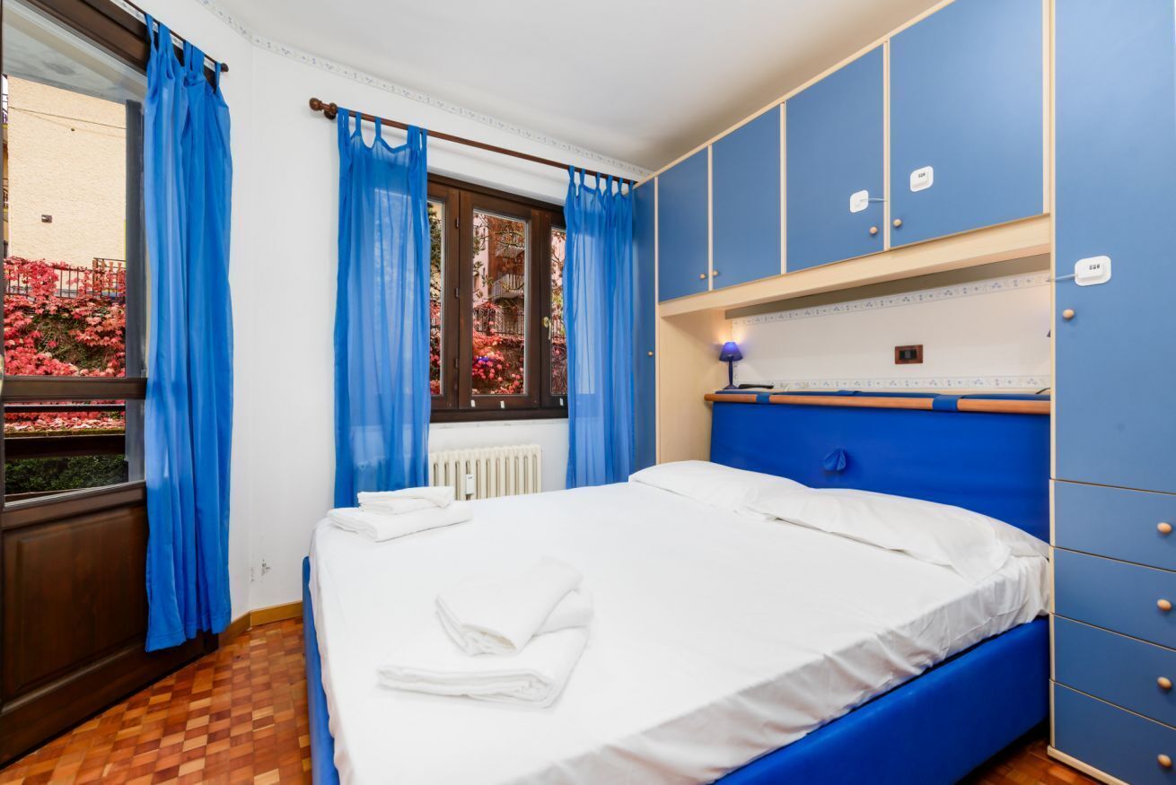 1 Schlafzimmer, Reisekinderbett