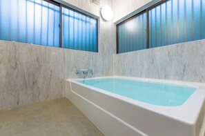 Free toiletries, towels, shampoo, toilet paper