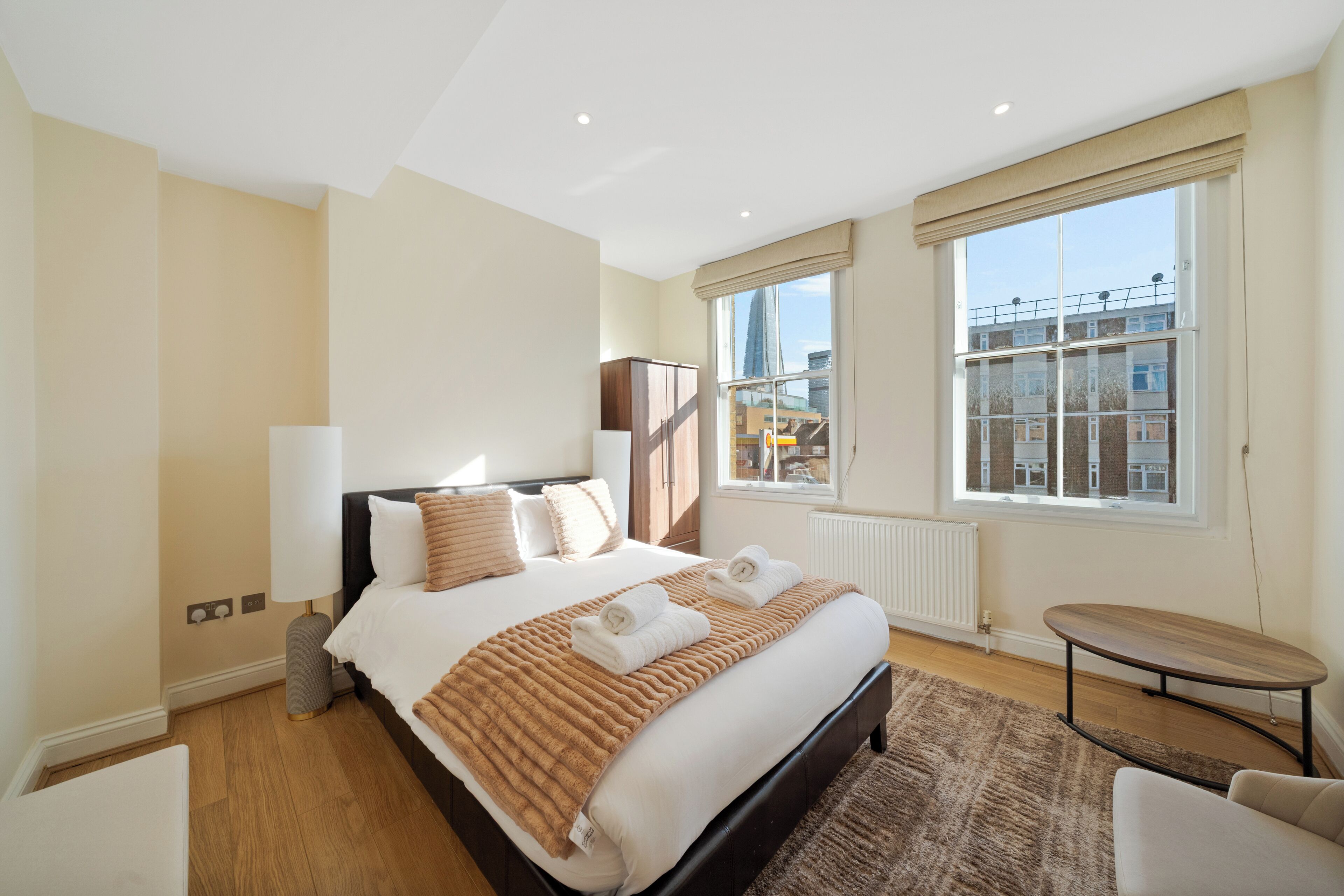 3 bedrooms, internet, bed sheets