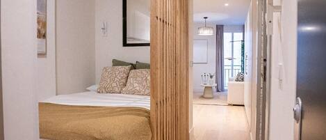 1 habitación, tabla de planchar con plancha, wifi y ropa de cama