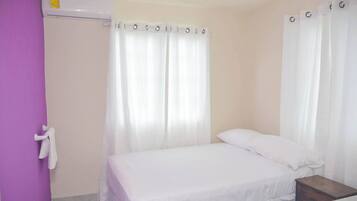 5 bedrooms, iron/ironing board, Internet, bed sheets