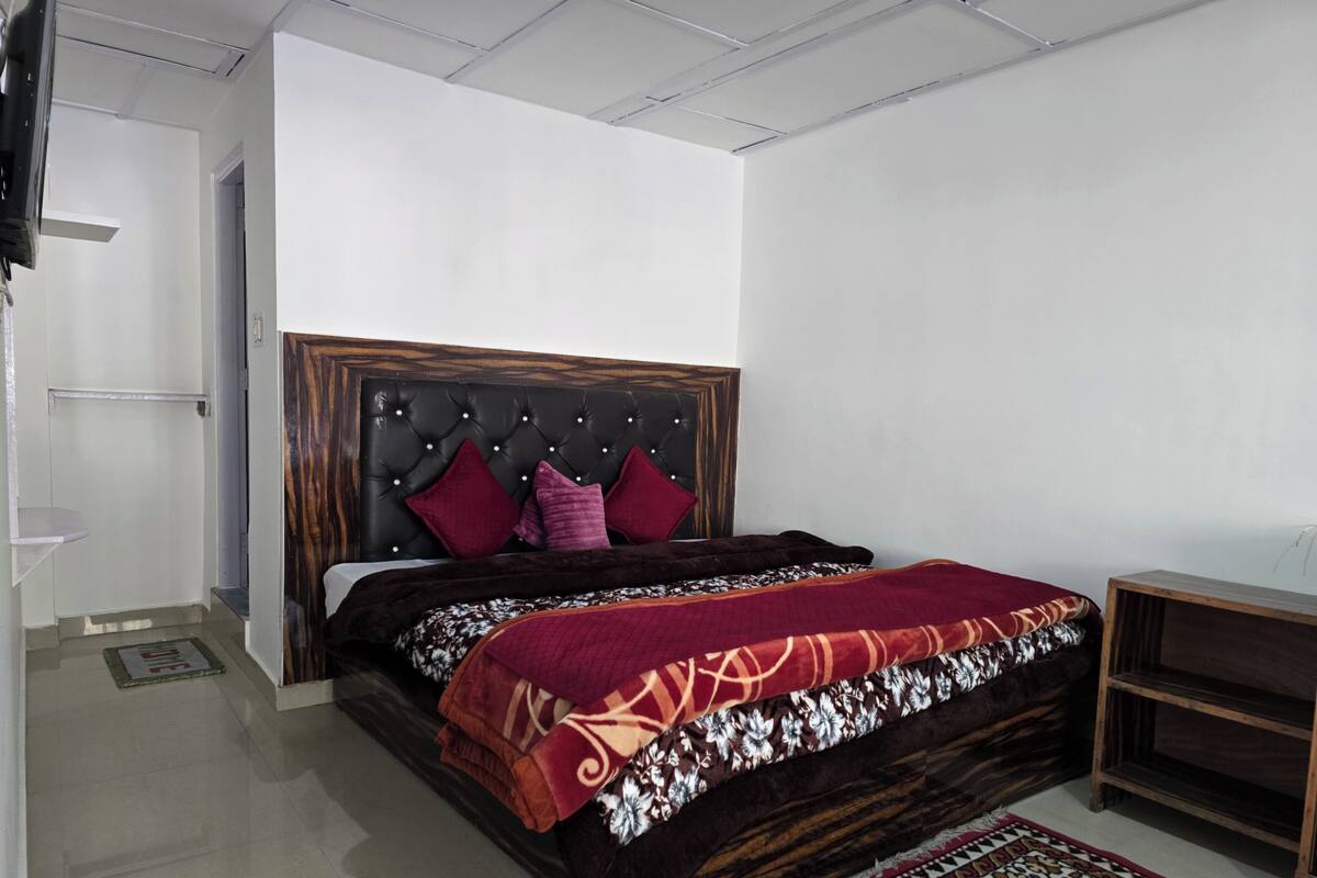 Superior Room | Iron/ironing board, free WiFi