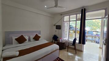 Iron/ironing board, free WiFi