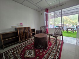 Quarto luxo, vista para a montanha | Ferros/tábuas de passar roupa, Wi-Fi de cortesia