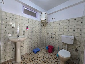 Deluxe Room, Mountain View | Bathroom | Shower, free toiletries, towels, soap - Triund View Homestay (Dharamshala)