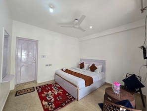 Iron/ironing board, free WiFi