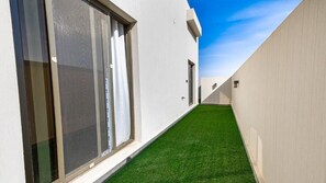 Superior Apartment, Balcony, Garden View | In-room safe, soundproofing, iron/ironing board, free WiFi