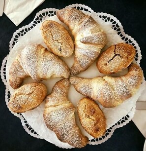 Morgenmadsbuffet hver dag (10 EUR pr. person)