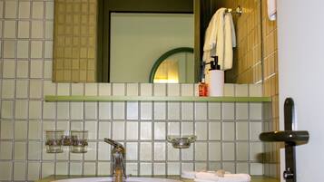 Standard Double or Twin Room, Mountain View | Bathroom | Shower, hair dryer, towels, soap