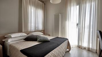 Superior-Apartment, Balkon | Zimmersafe, Schreibtisch, schallisolierte Zimmer, kostenloses WLAN