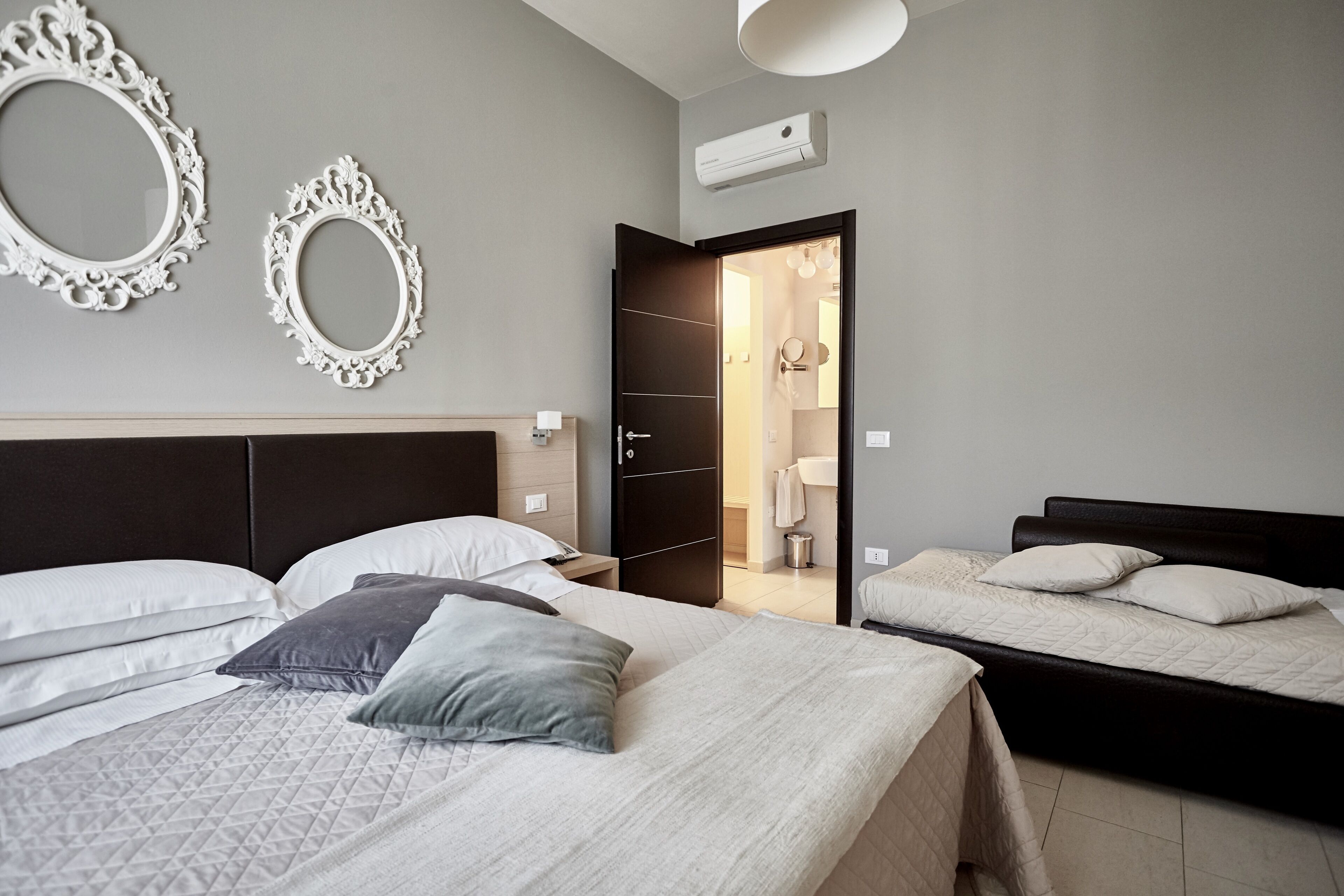 Deluxe Apartment | In-room safe, desk, soundproofing, free WiFi