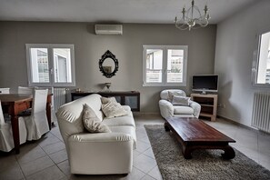 Superior Apartment, Garden View | Living area | Flat-screen TV - Rouge Lifestyle Living Maison (Cervia)