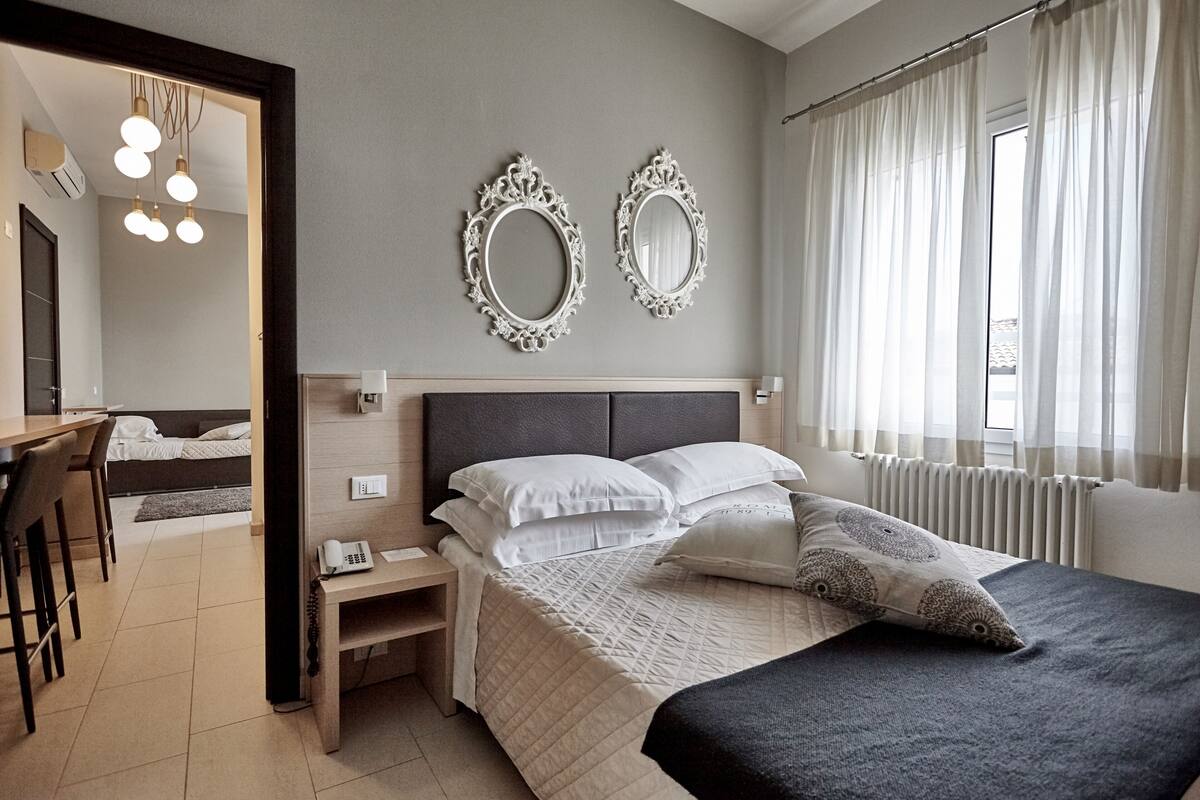 Residenza Superior con balcone | セーフティボックス (室内)、デスク、防音設備、WiFi (無料)