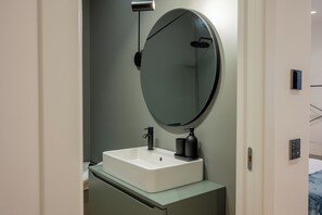Jetted tub, hair dryer, bidet, towels - Cosy is a very cozy modern facility in soft colors, center of Bari (Bari)