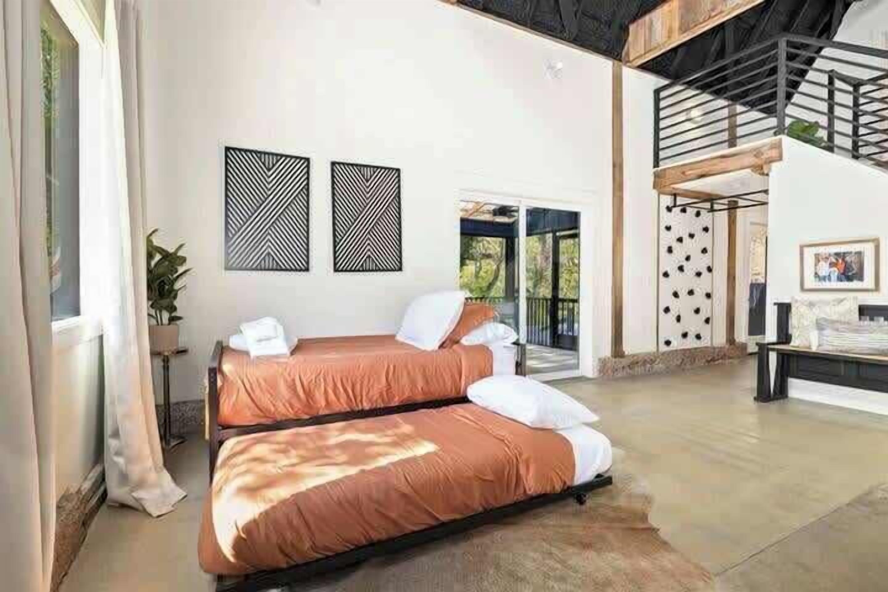 2 bedrooms, iron/ironing board, travel cot, WiFi