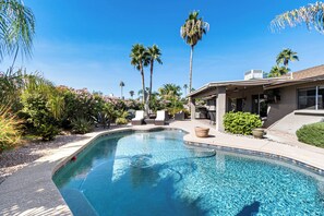 A heated pool - Sahuaro Oasis- In the heart of North Scottsdale + Pool + Hot tub! (Scottsdale)