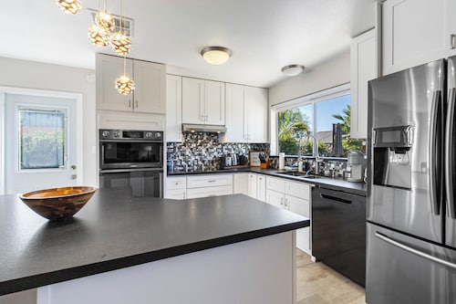 Sahuaro Oasis- In the heart of North Scottsdale + Pool + Hot tub!