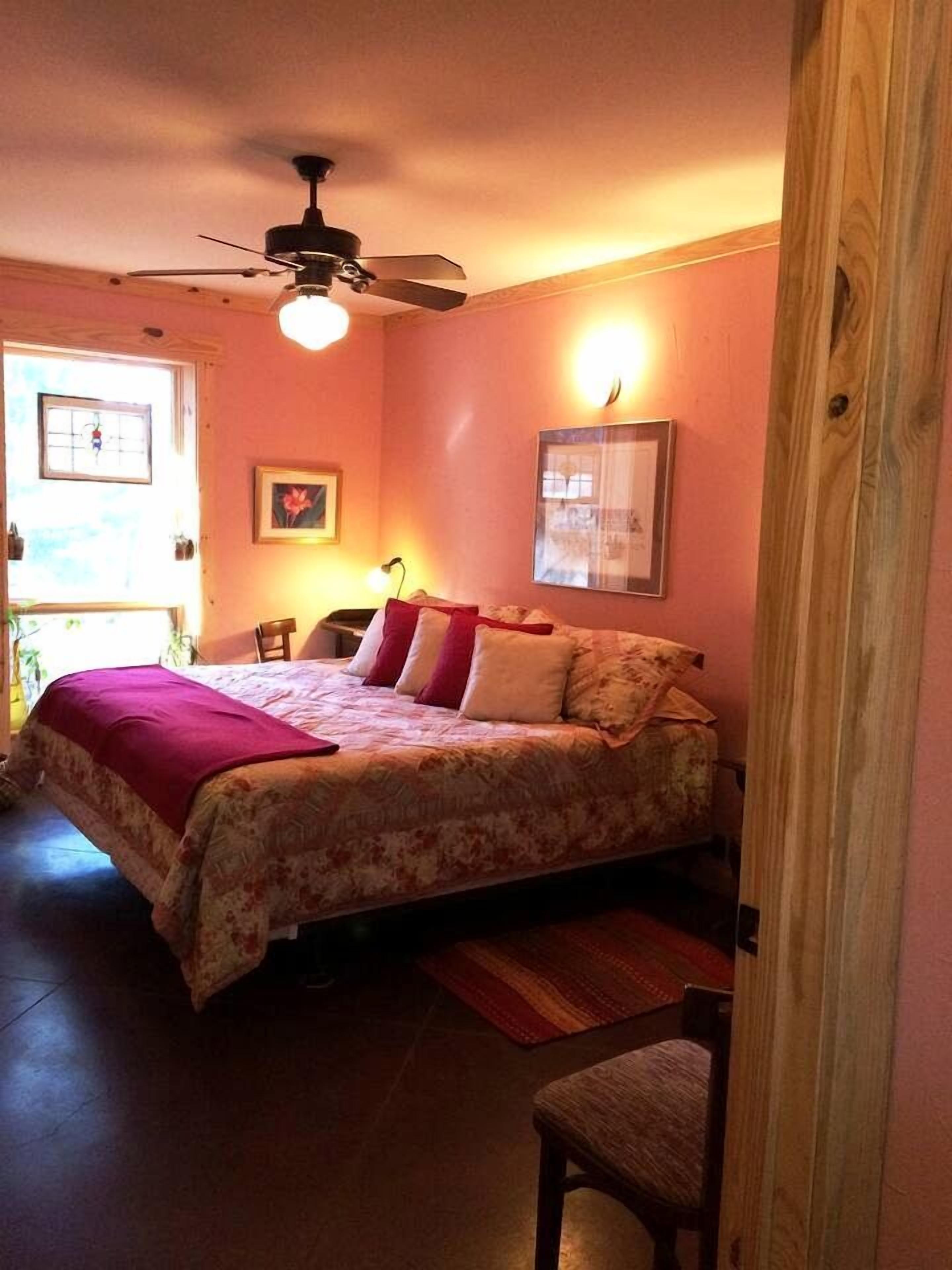 3 Schlafzimmer, Schreibtisch, Bügeleisen/Bügelbrett, Reisekinderbett