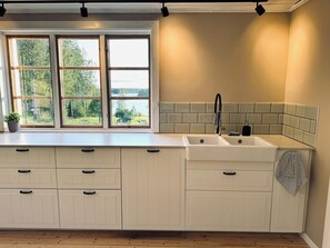 Ducha, secador de pelo, bidet, toallas