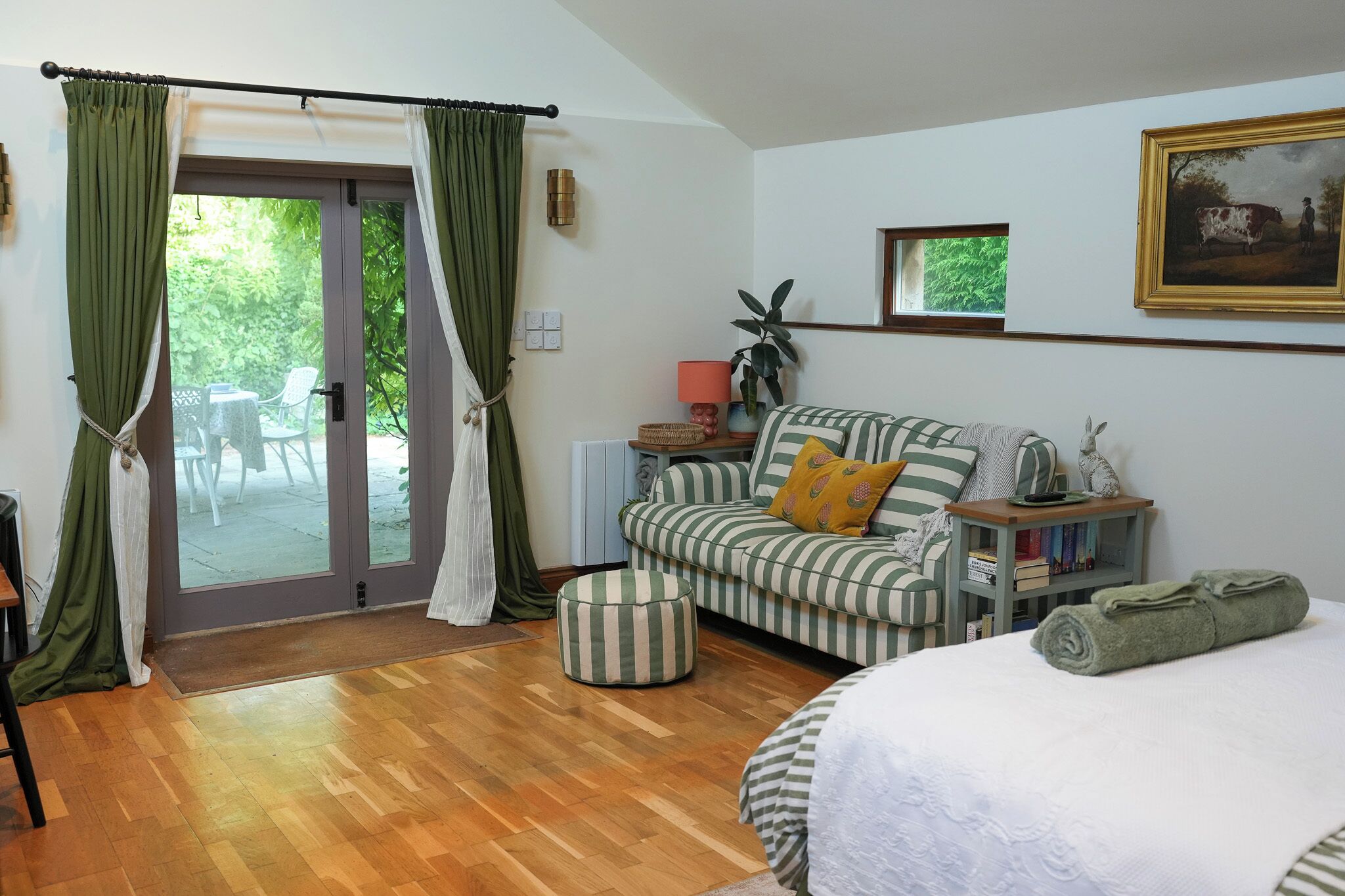 2 quartos, berço de viagem, Wi-Fi de cortesia, roupa de cama