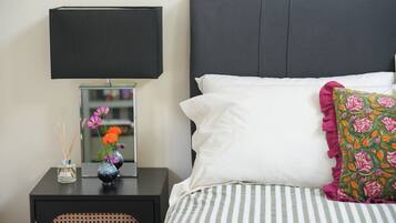 2 bedrooms, travel cot, free WiFi, bed sheets