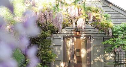 Countryside Lodge on 25-Acre Estate • Pet Friendly • Fire Pit • Ponds • Gardens