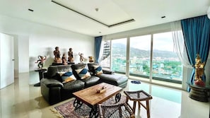 Apartment, 3 Bedrooms, Accessible, Balcony | Living room