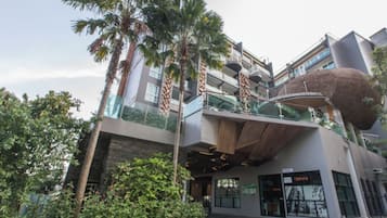 Apartment, 3 Bedrooms, Accessible, Balcony | Garden