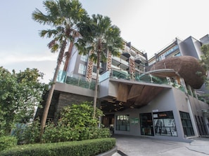Apartment, 3 Bedrooms, Accessible, Balcony | Garden