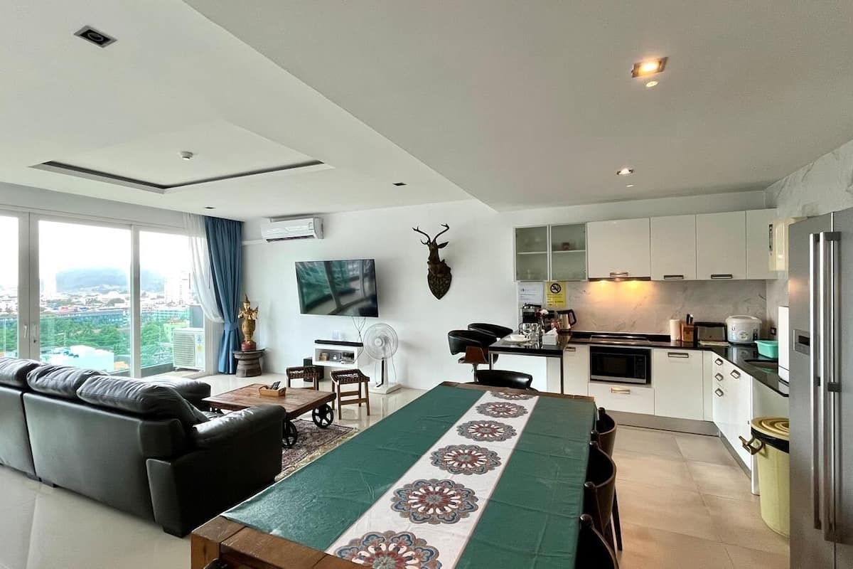 Apartment, 3 Bedrooms, Accessible, Balcony | Living room