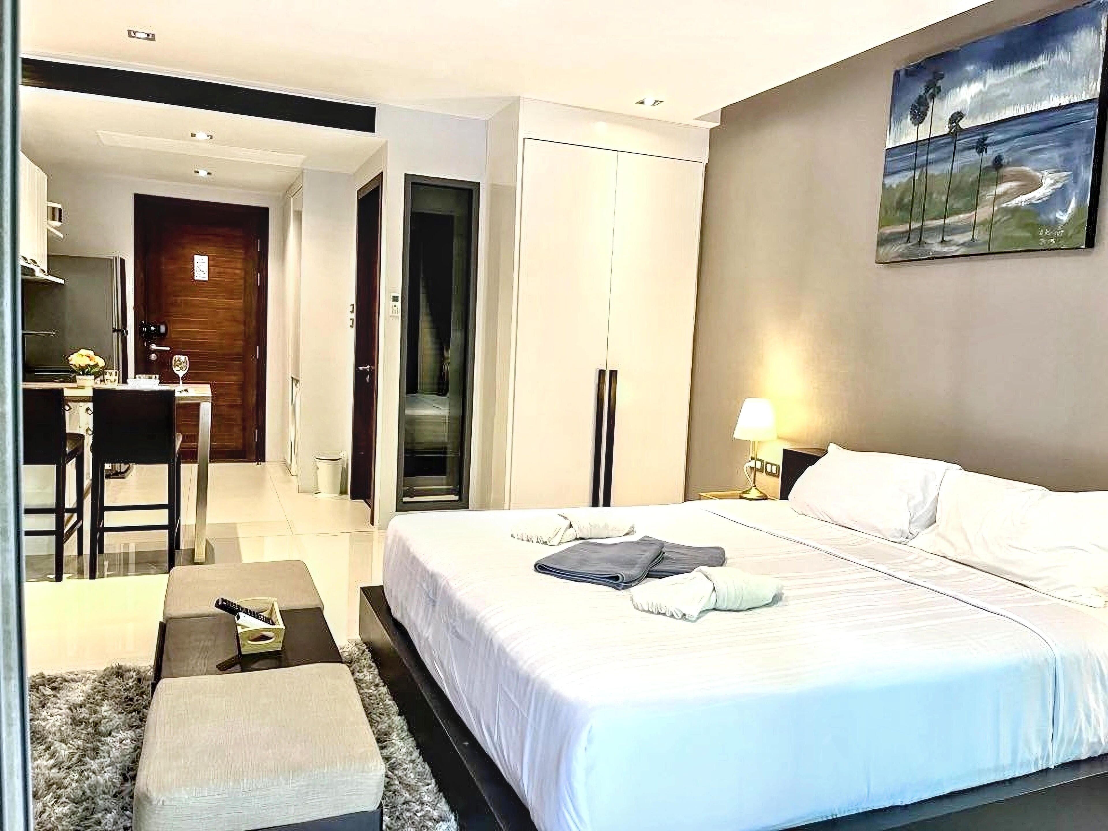 Studio, 1 Bedroom, Accessible, Balcony | 3 bedrooms