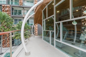 Studio, 1 Bedroom, Accessible, Balcony | Property grounds
