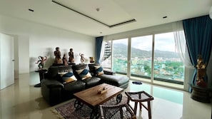 Lejlighed - 3 soveværelser - handicapvenligt - balkon | Stue