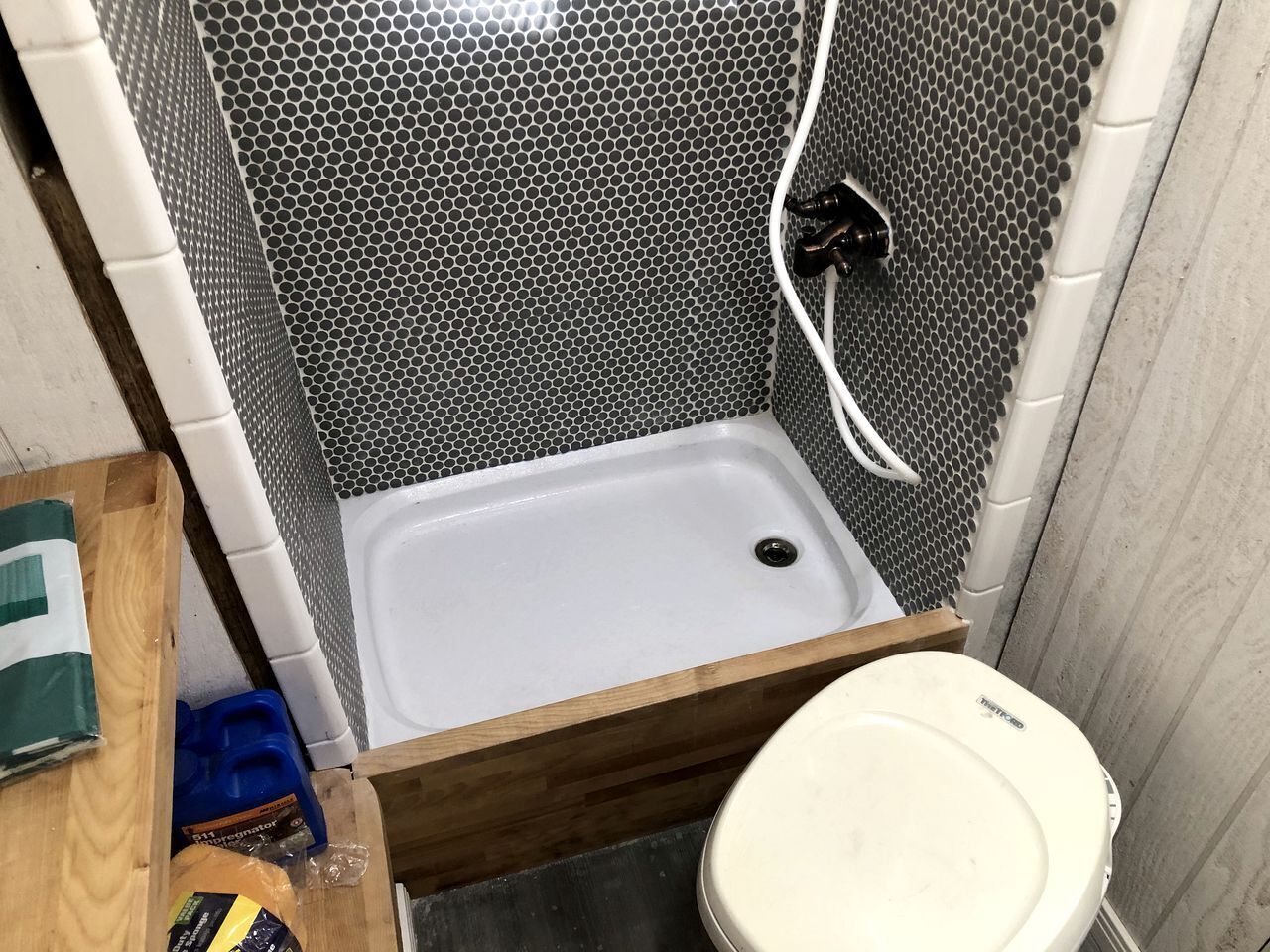 Towels, soap, shampoo, toilet paper