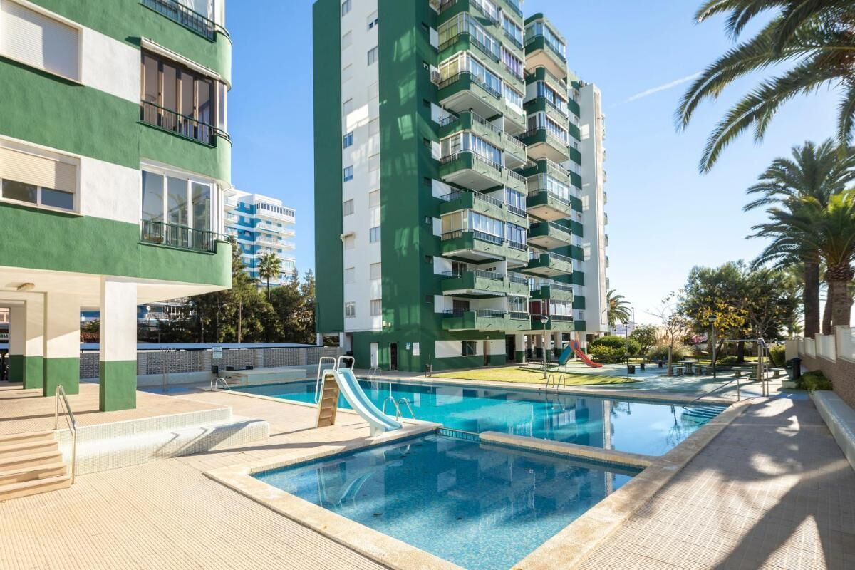 Appartement, 1 slaapkamer, roken, patio | Zwembad | Een buitenzwembad