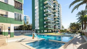Appartement, 1 slaapkamer, roken, patio | Zwembad | Een buitenzwembad