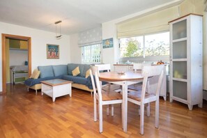 Apartment, 1 Bedroom, Smoking, Patio | Dining room - Bonito Apartamento en la Playa (Benicassim)