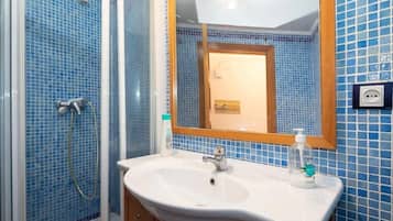 Apartment, 1 Bedroom, Smoking, Patio | Bathroom