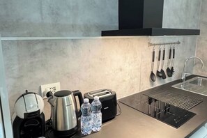 Forno, piano cottura, lavastoviglie, carta assorbente