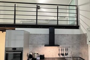 Ofen, Herdplatte, Geschirrspüler, Küchenrolle