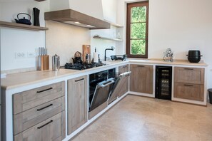 Réfrigérateur, four, plaque de cuisson, lave-vaisselle