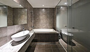 Deluxe Double Room | Desk, laptop workspace, free WiFi