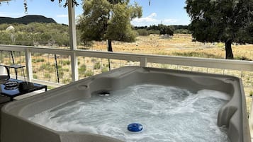 Bañera de hidromasaje al aire libre