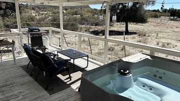 Tina de hidromasaje al aire libre