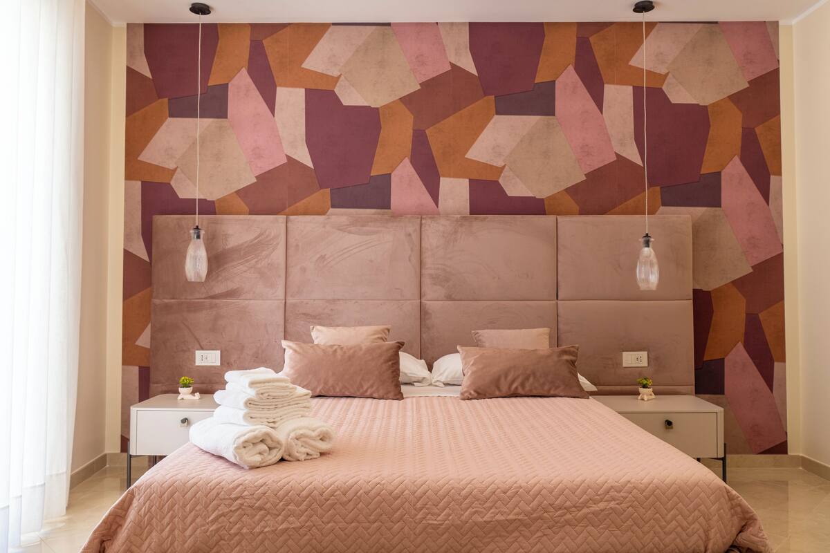 经典三人房, 阳台, 城市景观 | 客房内保险箱、遮光窗帘、隔音、免费 WiFi