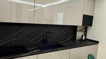 Superior Apartment, City View | Private kitchenette