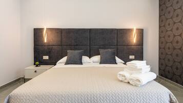 In-room safe, blackout curtains, soundproofing, free WiFi