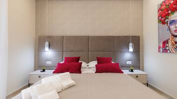 LÀgenhet Superior - utsikt mot staden | VÀrdeförvaringsskÄp pÄ rummet, mörklÀggningsgardiner och ljudisolering